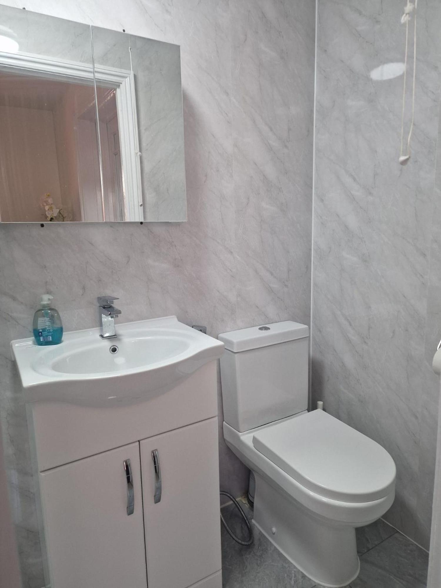 Studio Flat On Straight Road, Harold Hill, Havering Экстерьер фото